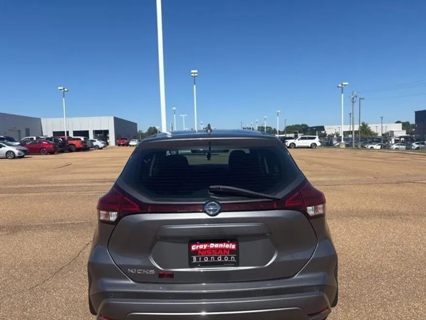 2021 Nissan Kicks S photo 1