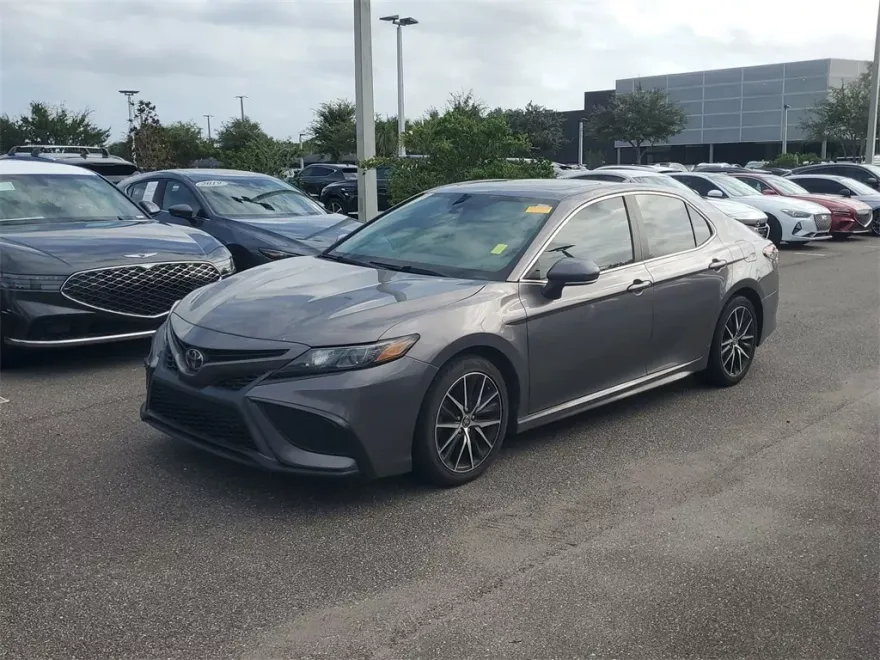 2021 Toyota Camry SE photo 1