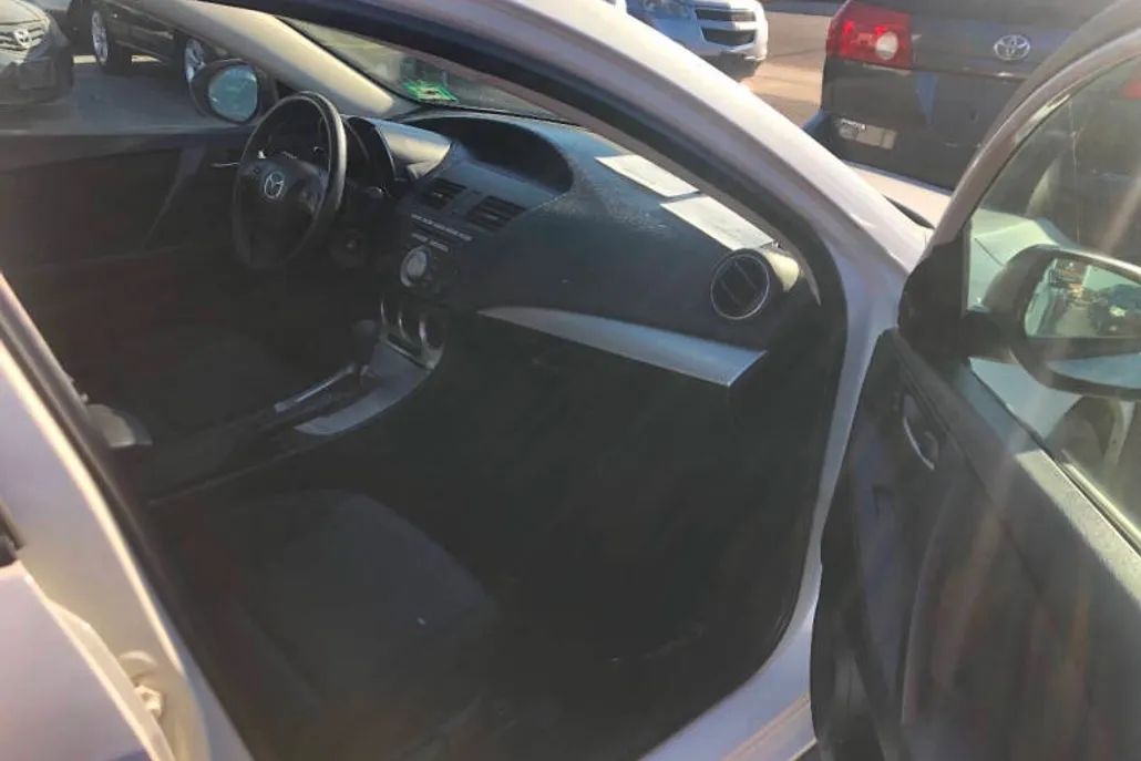 2010 Mazda Mazda3 Sedan photo 1