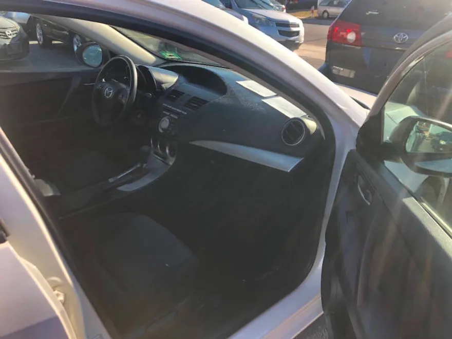 2010 Mazda Mazda3 Sedan photo 1