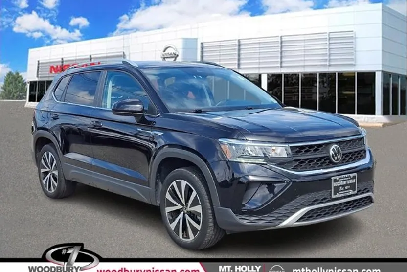 2022 Volkswagen Taos SE photo 1