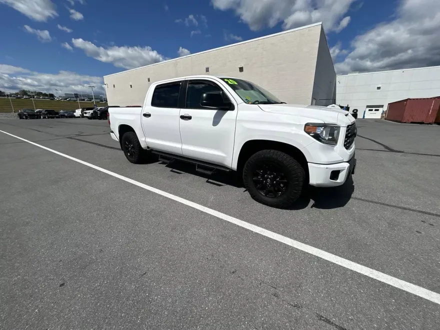 2020 Toyota Tundra SR5 CrewMax photo 1