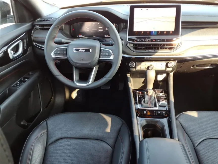 2024 Jeep Compass Trailhawk photo 1