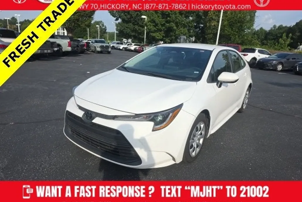 2023 Toyota Corolla LE photo 1