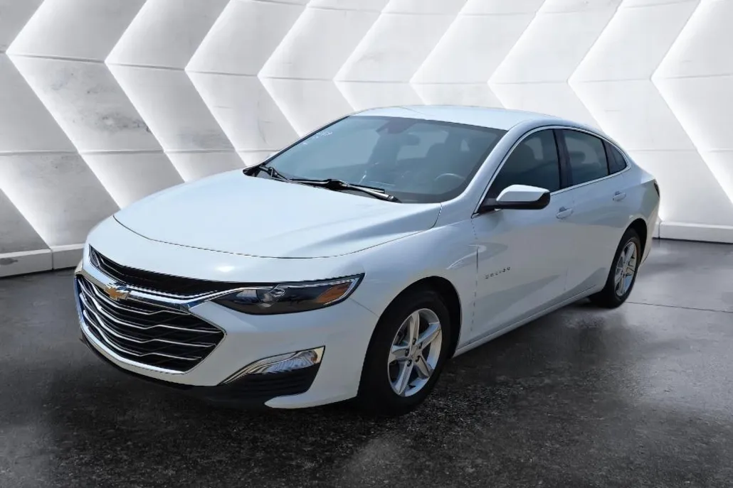 2024 Chevrolet Malibu LS photo 1