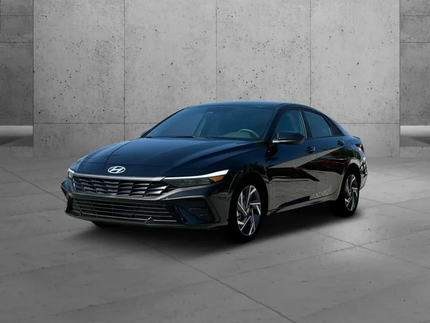 2025 Hyundai Elantra SEL Sport photo 1
