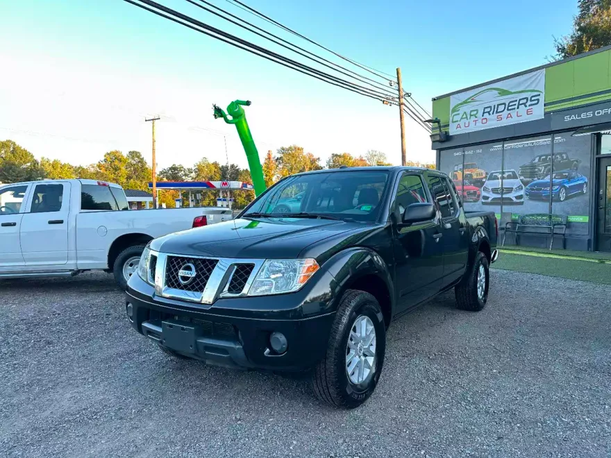 2016 Nissan Frontier SV photo 1