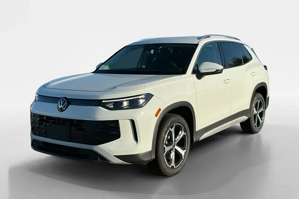 2025 Volkswagen Tiguan SE photo 1
