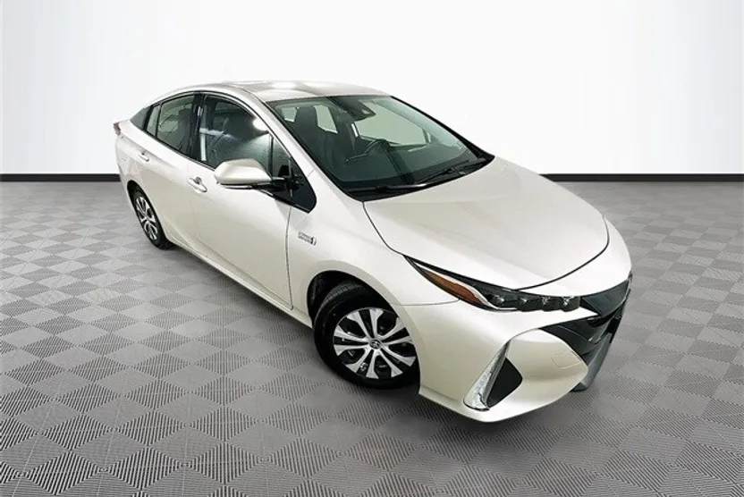 2020 Toyota Prius Prime XLE photo 1