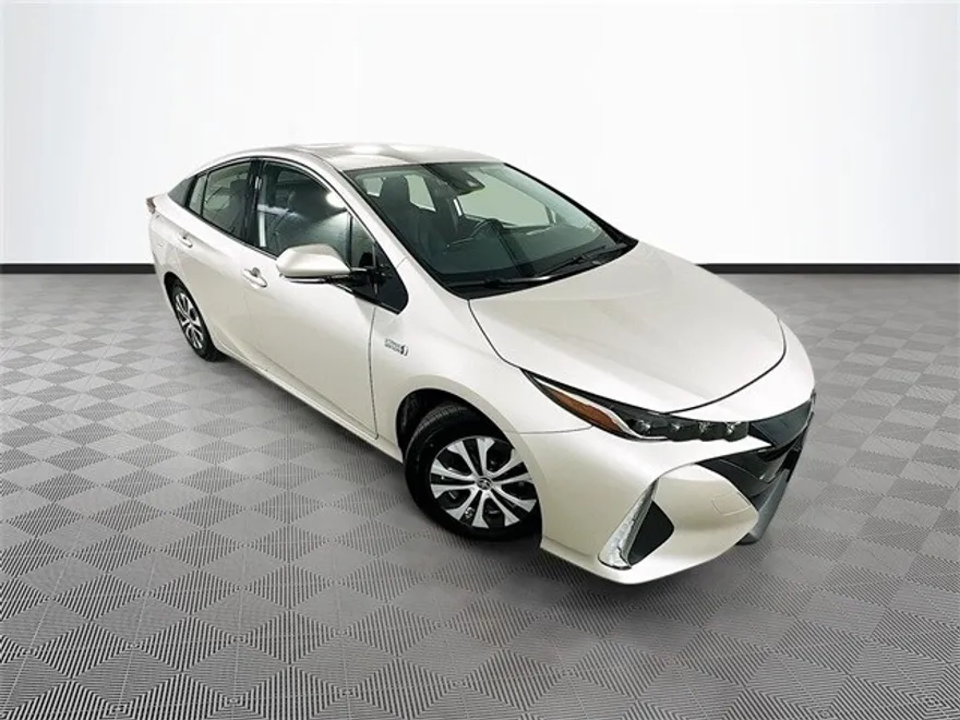 2020 Toyota Prius Prime XLE photo 1
