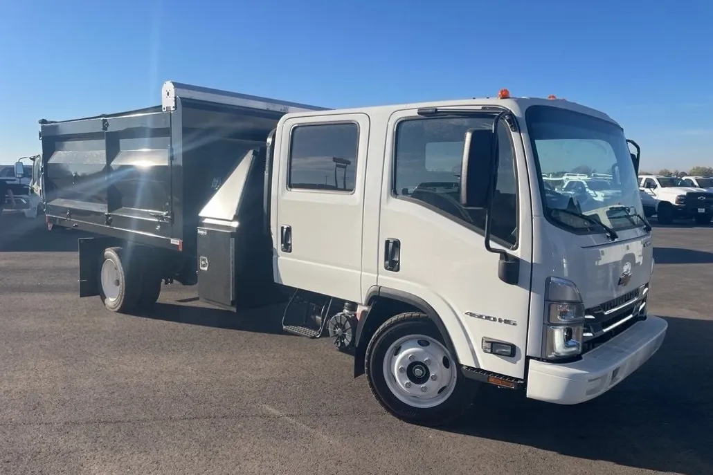 2025 Chevrolet Silverado 4500HD Base photo 1