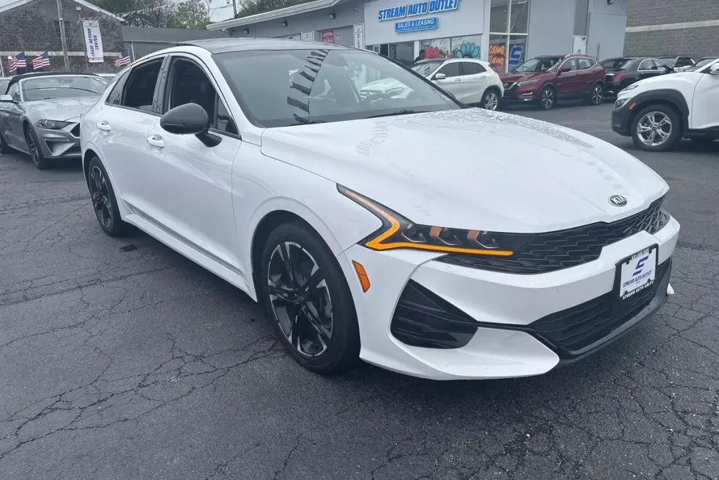 2021 Kia K5 GT-Line photo 1