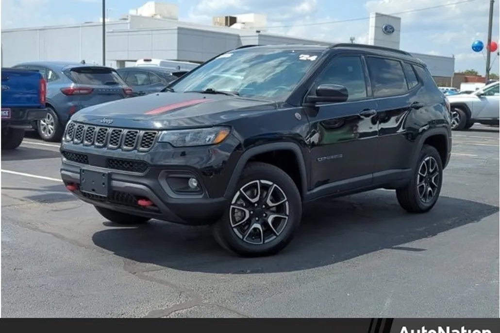 2024 Jeep Compass Trailhawk photo 1