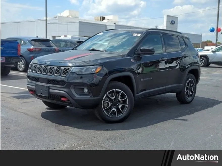 2024 Jeep Compass Trailhawk photo 1
