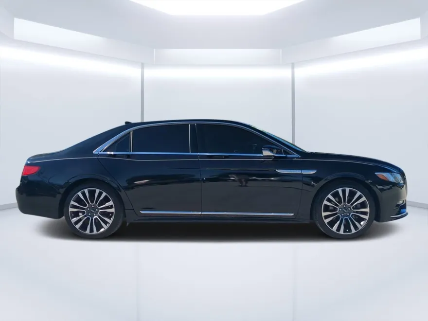 2018 Lincoln Continental Select photo 1