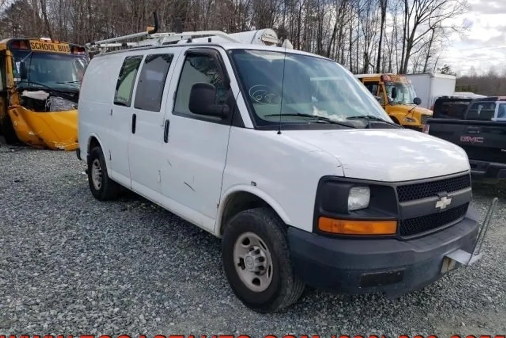 2008 Chevrolet Express Cargo Van photo 1