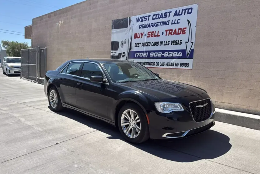 2017 Chrysler 300 Limited photo 1