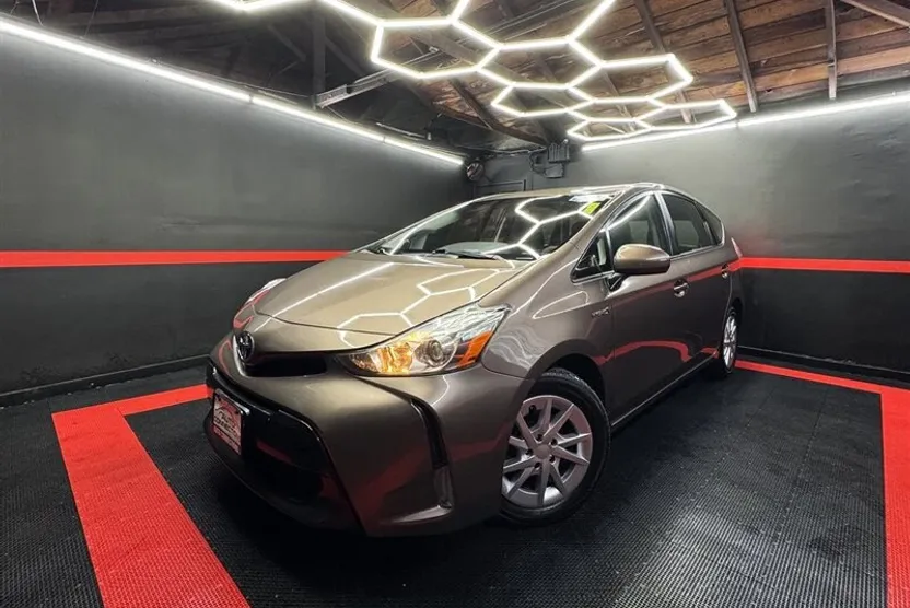 2016 Toyota Prius V Three photo 1