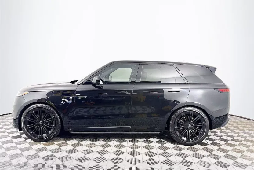 2023 Land Rover Range Rover Sport SE photo 1