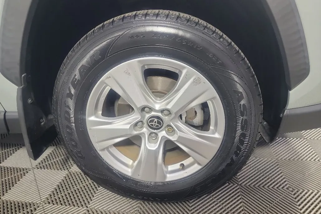 2021 Toyota RAV4 Hybrid XLE photo 1