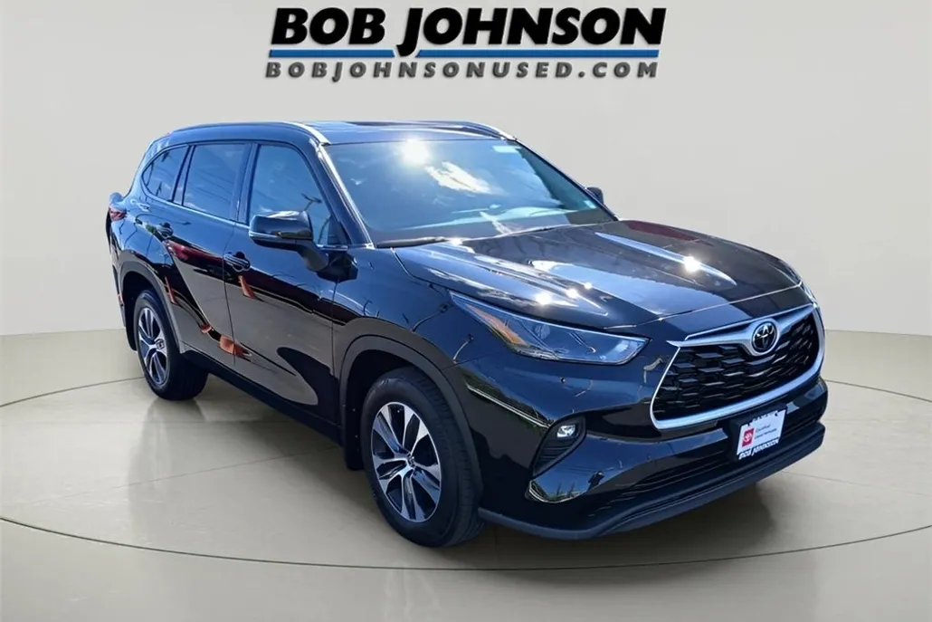 2022 Toyota Highlander XLE photo 1