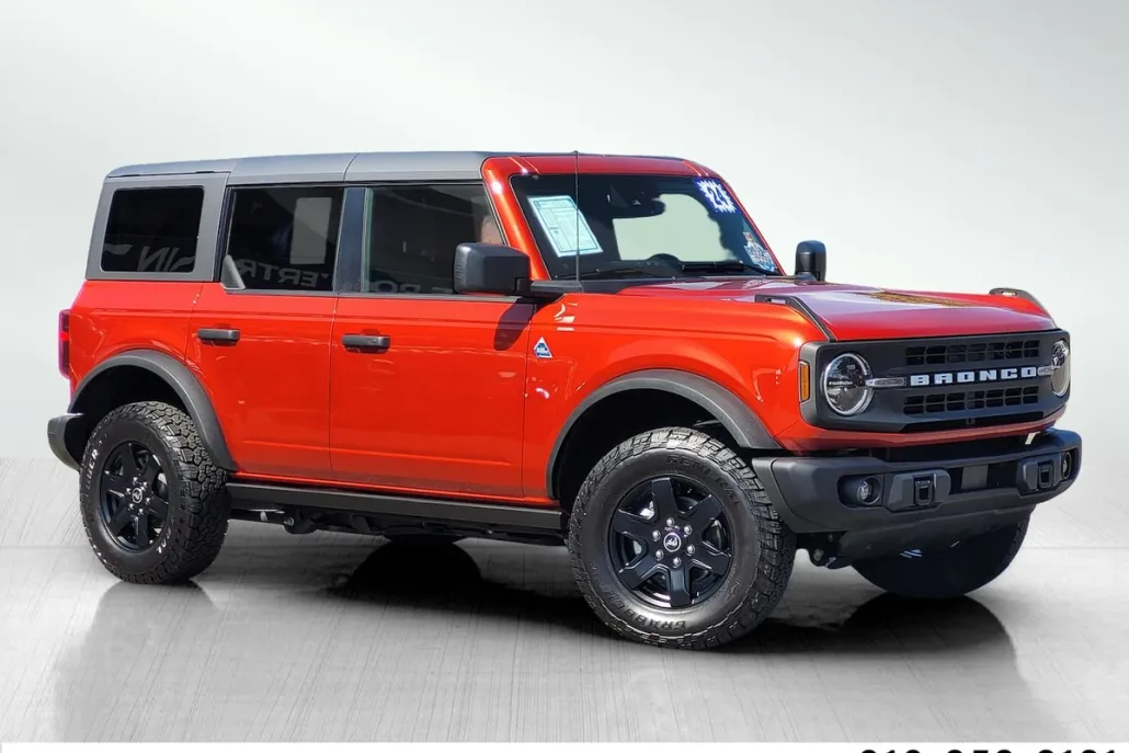 2024 Ford Bronco Black Diamond photo 1
