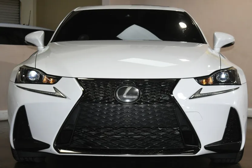 2018 Lexus IS 300 F SPORT photo 1