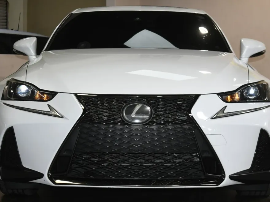 2018 Lexus IS 300 F SPORT photo 1