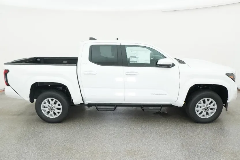 2025 Toyota Tacoma SR5 photo 1