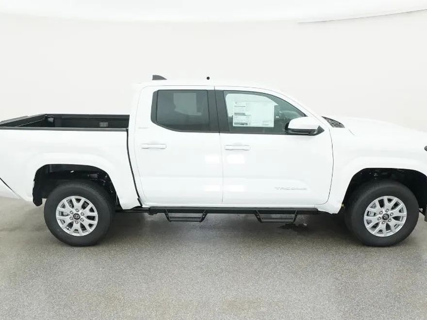 2025 Toyota Tacoma SR5 photo 1