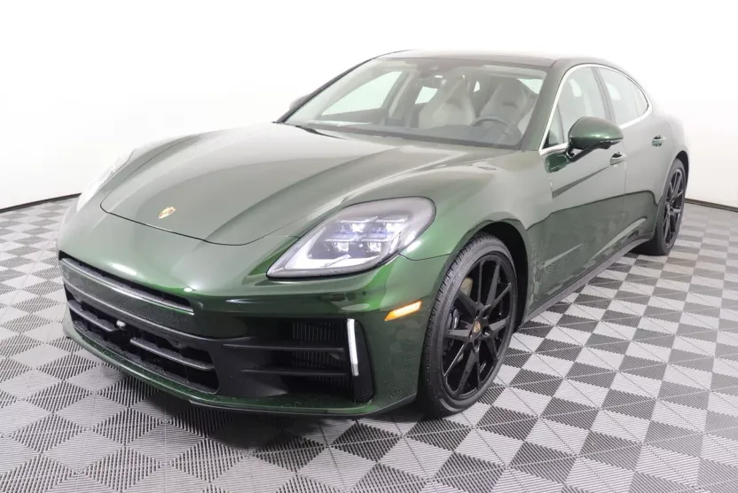 2025 Porsche Panamera photo 1