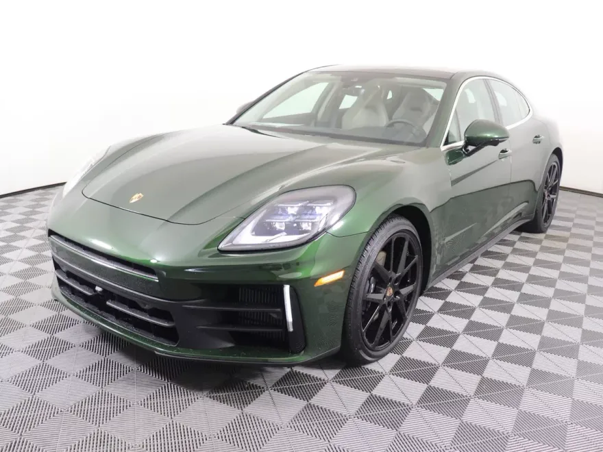 2025 Porsche Panamera photo 1