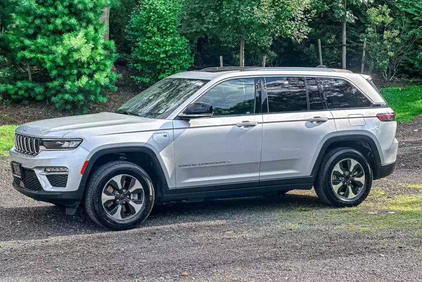 2023 Jeep Cherokee 4xe photo 1