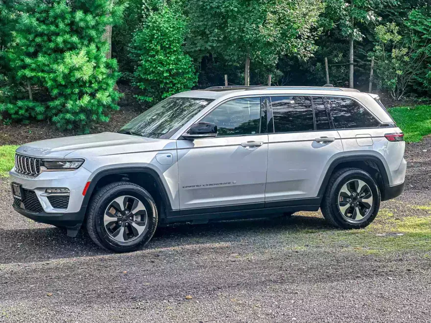 2023 Jeep Cherokee 4xe photo 1