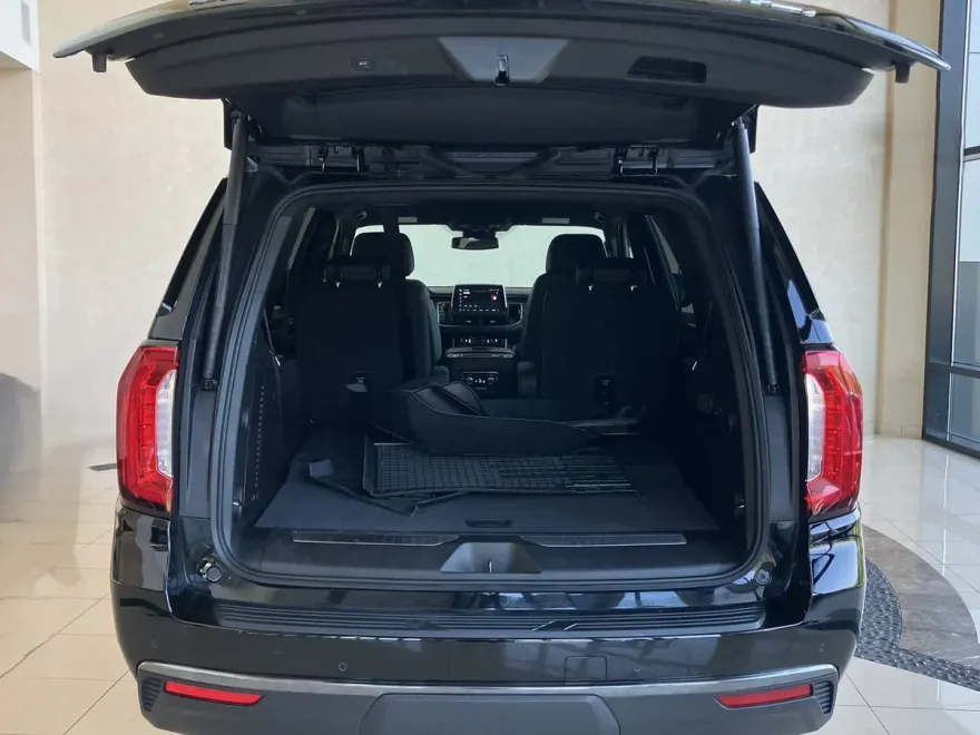 2024 Gmc Yukon AT4 photo 1