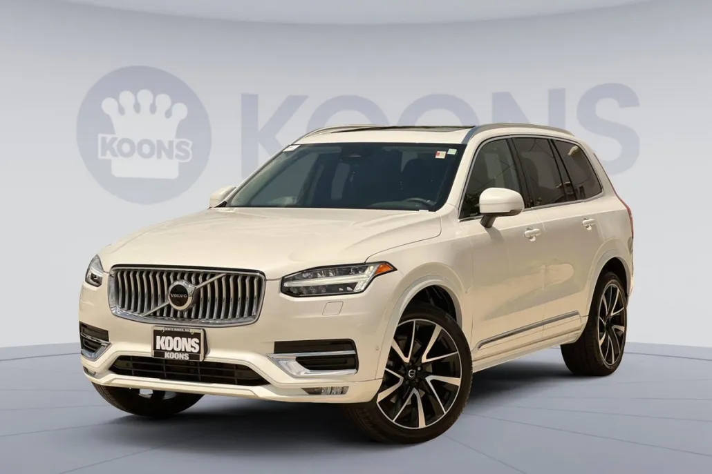 2023 Volvo XC90 B5 Plus photo 1
