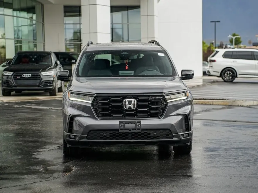 2025 Honda Pilot Black Edition photo 1