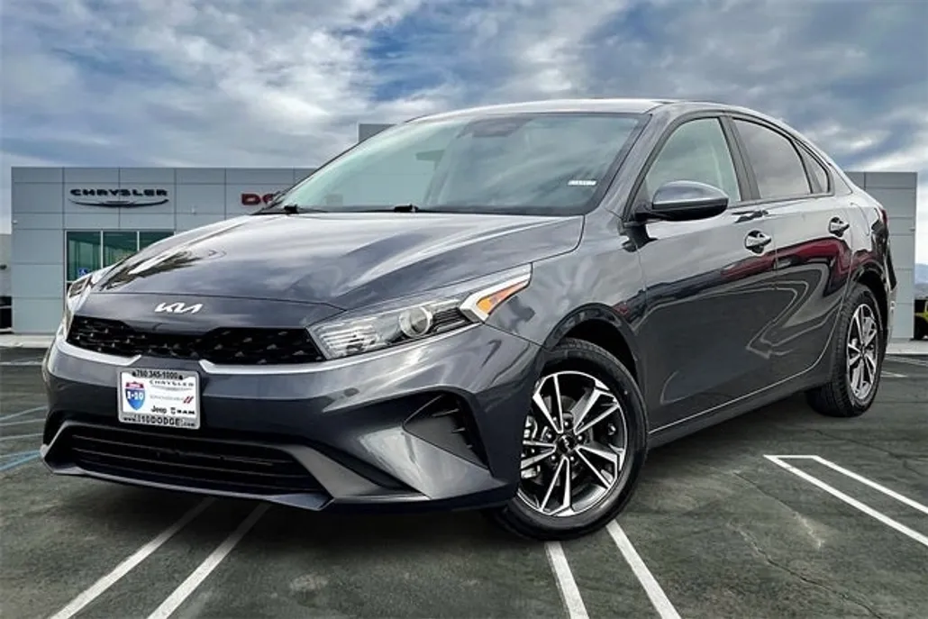 2023 Kia Forte LXS photo 1