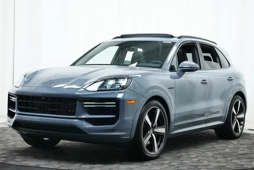 2025 Porsche Cayenne E-Hybrid Turbo photo 1