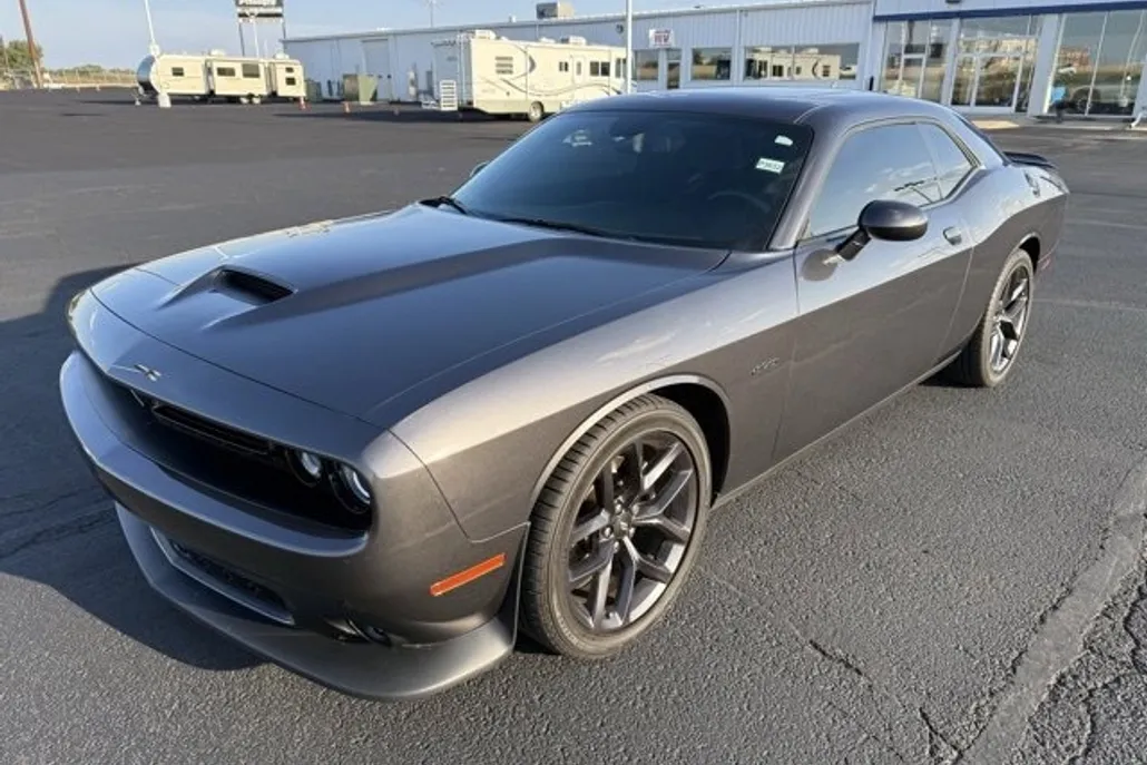 2023 Dodge Challenger R/T photo 1