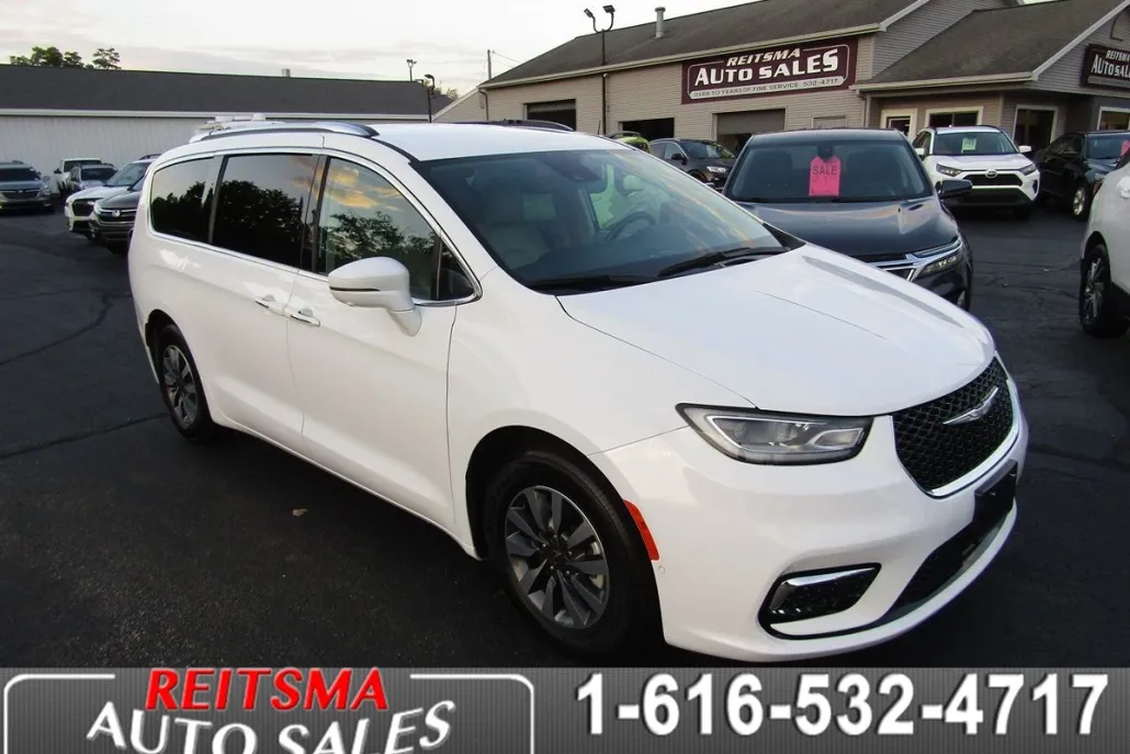 2021 Chrysler Pacifica Hybrid Touring L photo 1