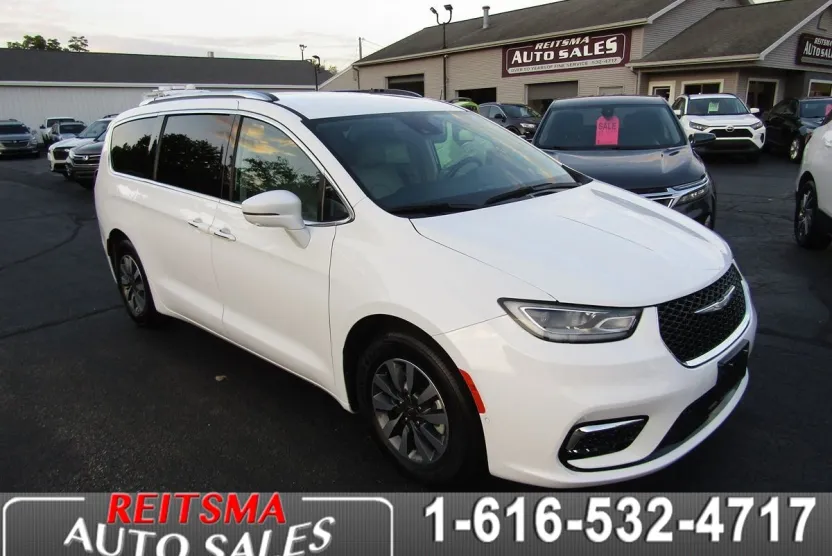 2021 Chrysler Pacifica Hybrid Touring L photo 1