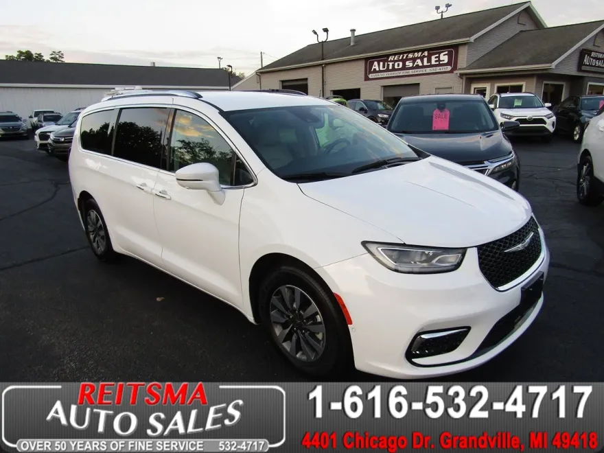 2021 Chrysler Pacifica Hybrid Touring L photo 1