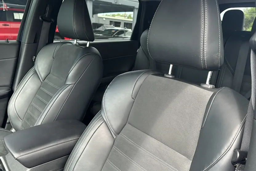 2024 Mitsubishi Outlander SE photo 1
