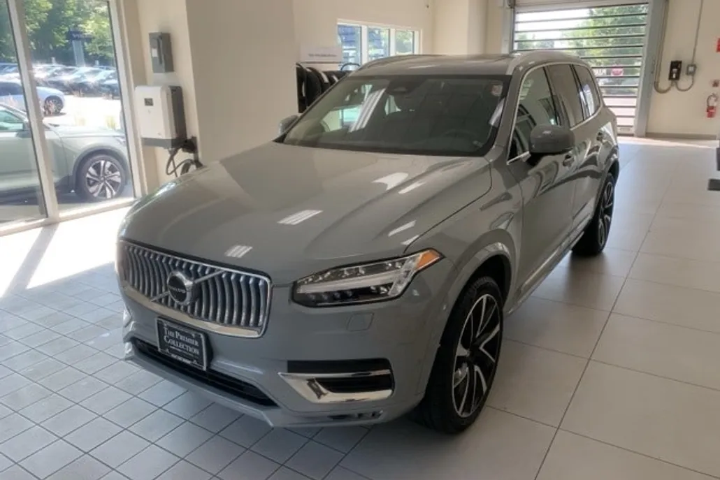 2024 Volvo XC90 Plus photo 1