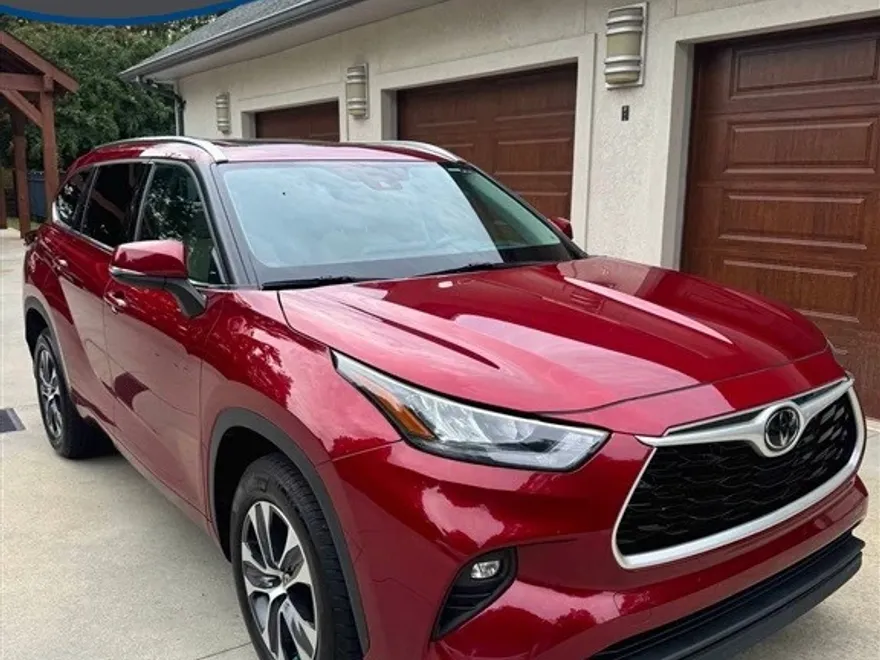2020 Toyota Highlander XLE photo 1