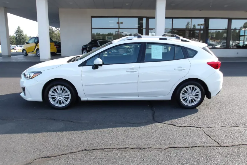 2017 Subaru Impreza Premium photo 1