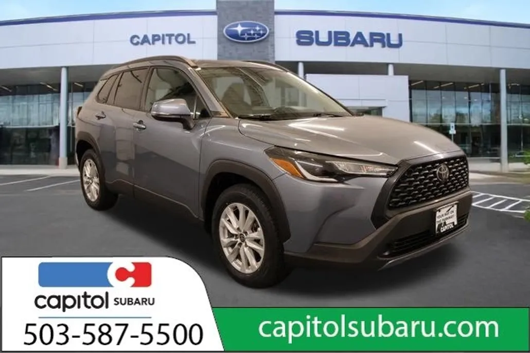2022 Toyota Corolla Cross LE photo 1