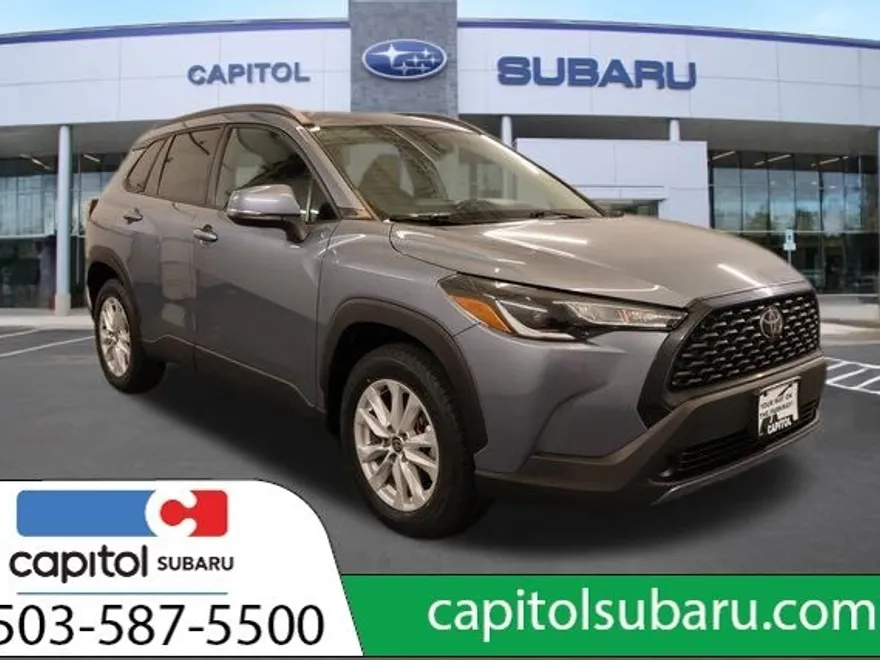 2022 Toyota Corolla Cross LE photo 1