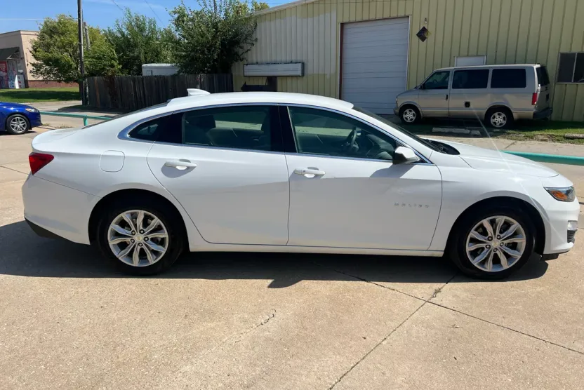 2023 Chevrolet Malibu 1LT photo 1